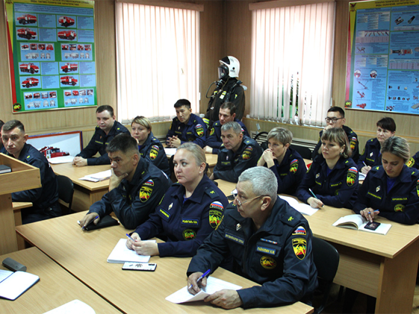 Специалисты ГУ «Забайкалпожспас» проводят обучение слушателей для подготовки по программе профессионального обучения «Пожарный» 
